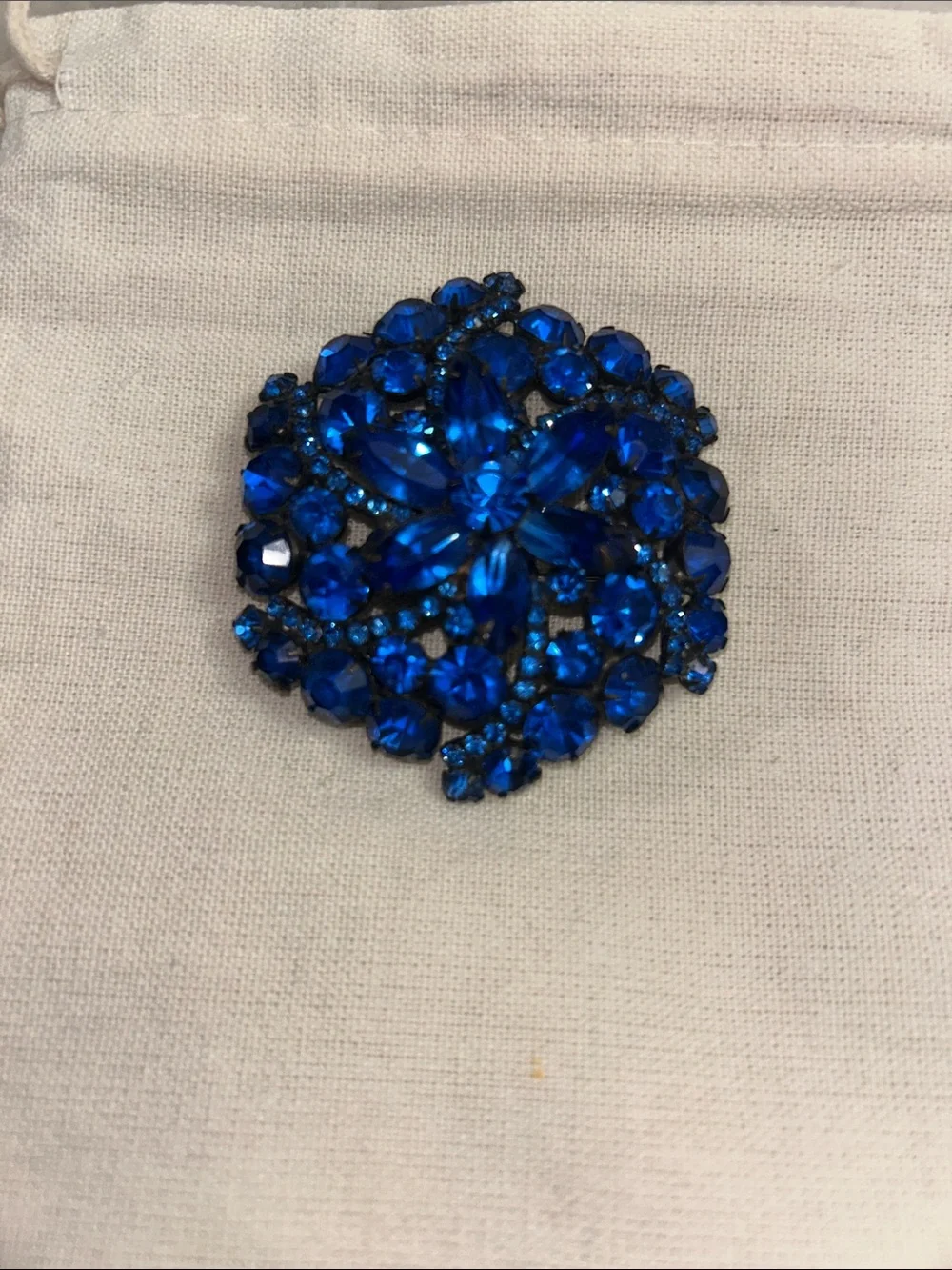 Vintage Royal blue 1950s-1960’s rhinestone floral brooch